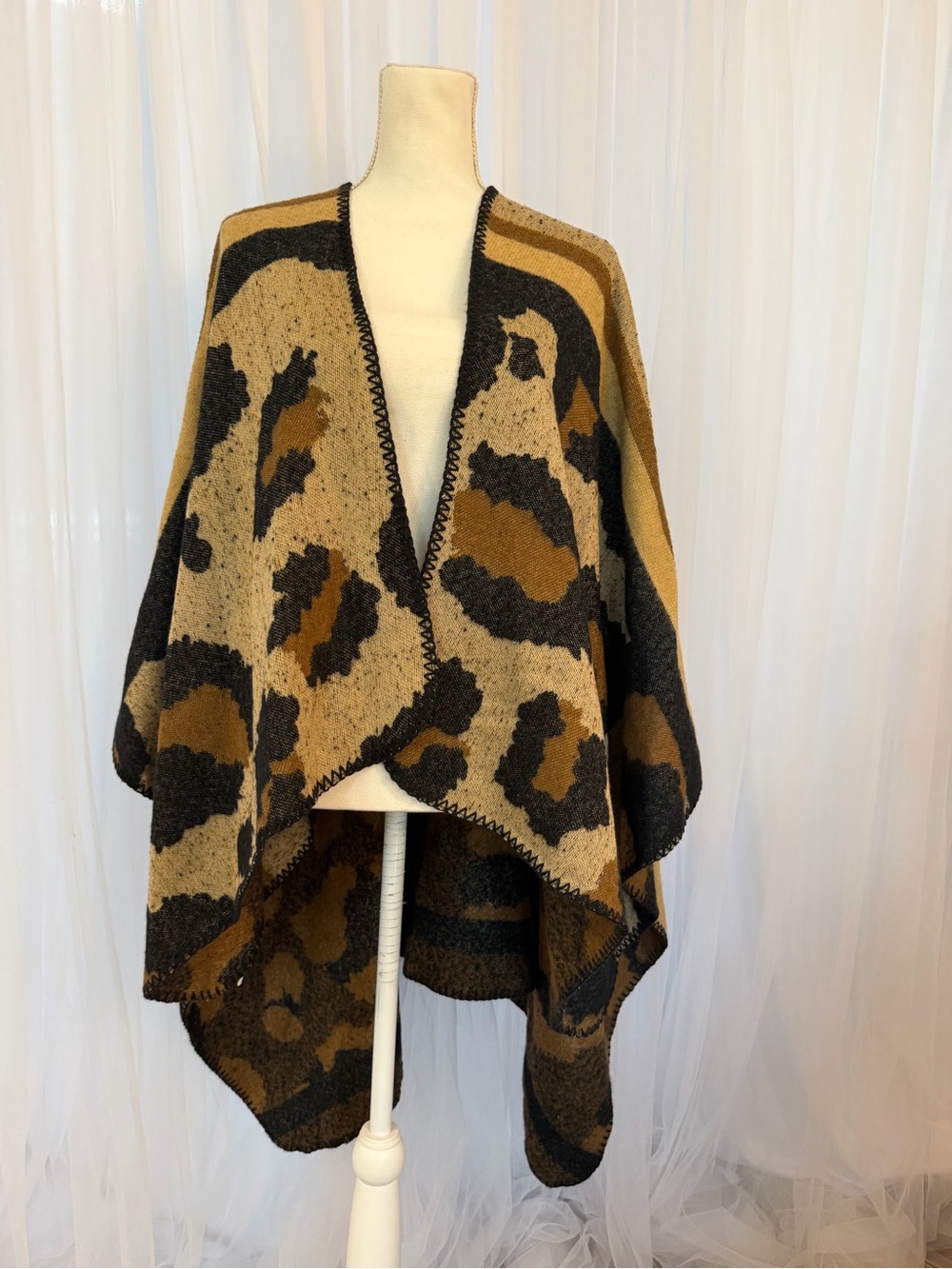 ⭐️NWOT⭐️ Leopard-Print Reversible Open Front Poncho Sweater - Brown/Black